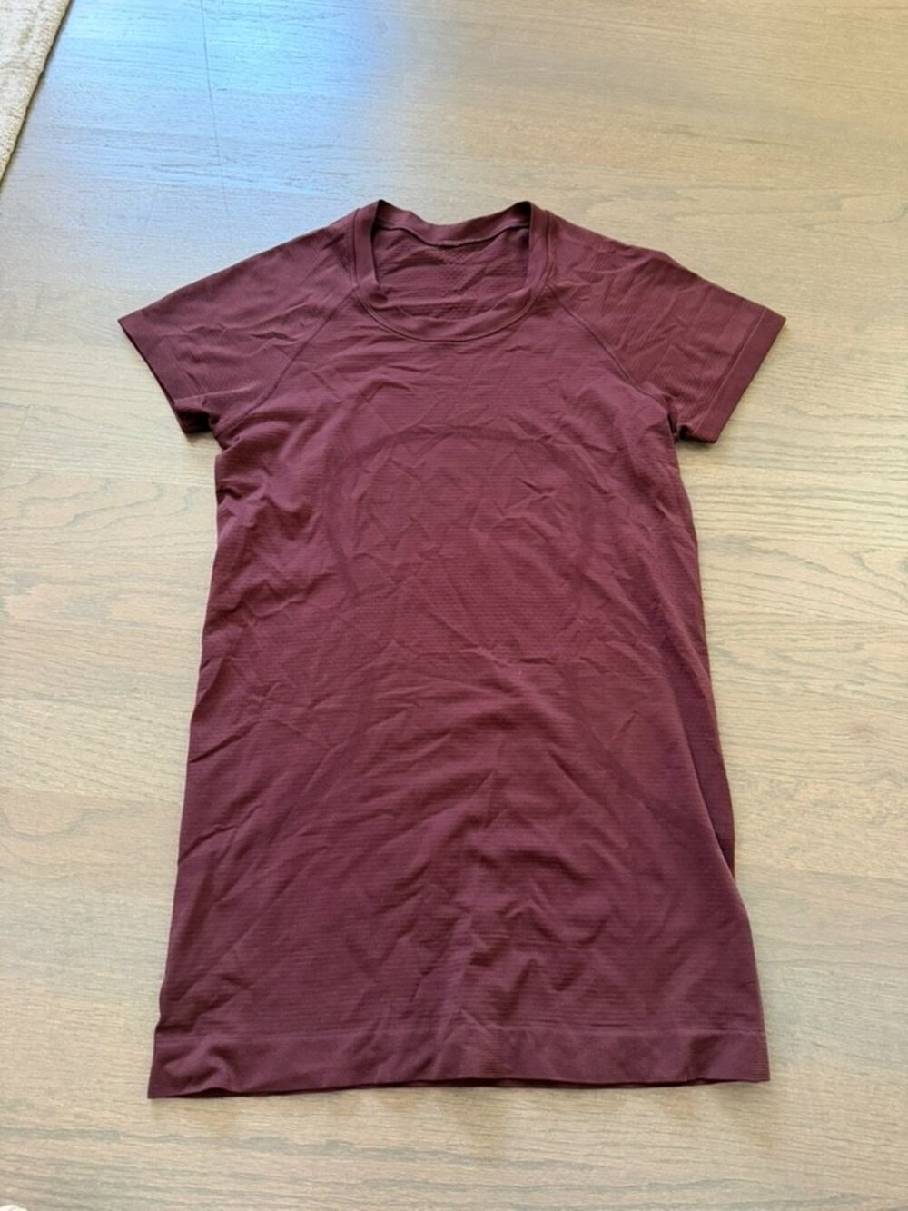 lululemon Swiftly Tech Short Sleeve 2.0 Burgundy Size 4